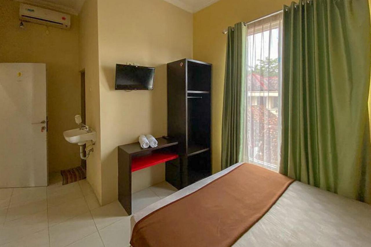יוגיאקרטה Rama Shinta Homestay Near Gembira Loka Zoo Redpartner מראה חיצוני תמונה